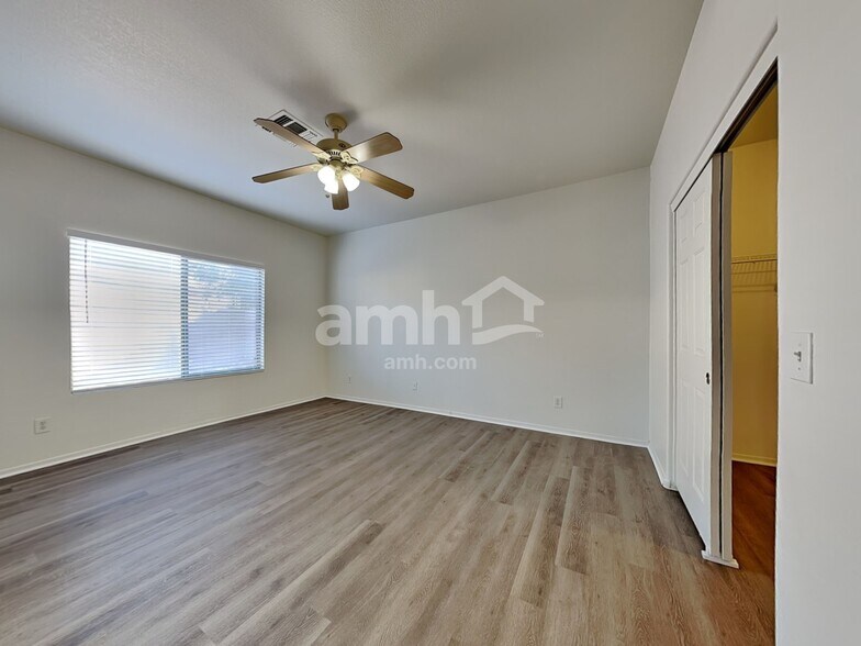 Building Photo - 2541 E La Costa Dr