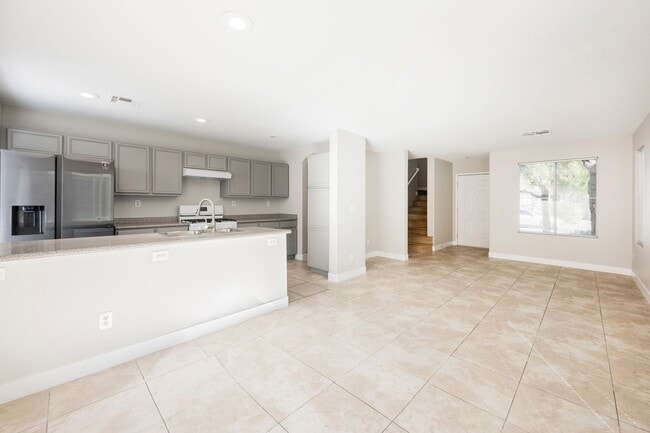 Building Photo - 6075 Las Nubes Dr
