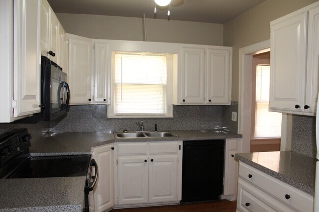 Building Photo - 2615 22nd St