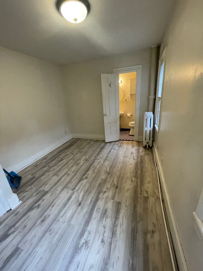 Mster Bdrm - 17 Whitmore St