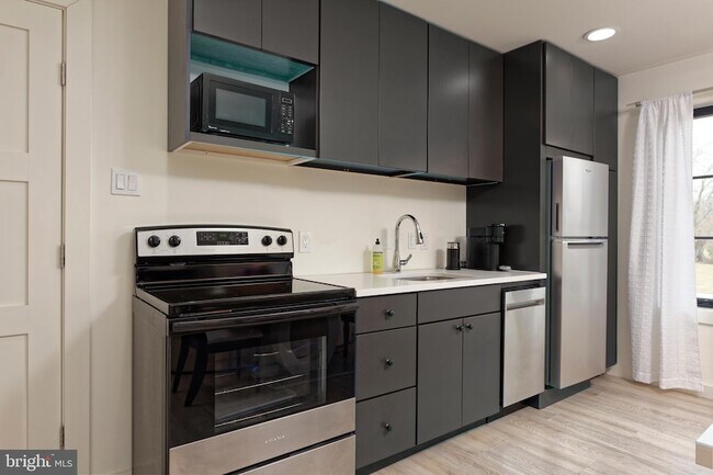 Building Photo - 23443 Dover Rd