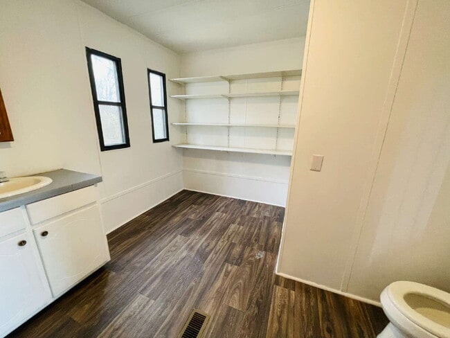 Building Photo - 3 BR, 2 BA doublewide in Pikeville school district