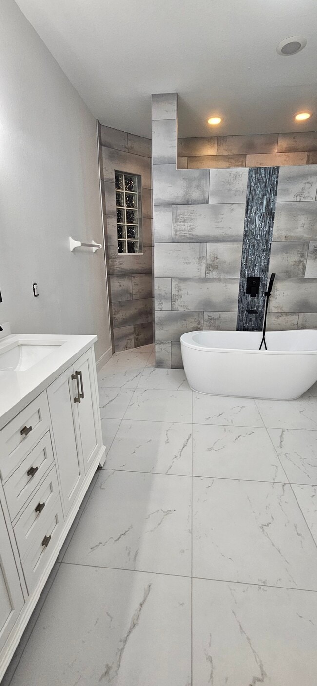 Building Photo - 2851 SW 49th Terrace