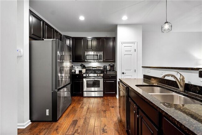 Building Photo - 294 Maple Ridge Dr