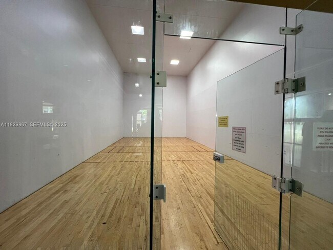 Building Photo - 8000 N Nob Hill Rd