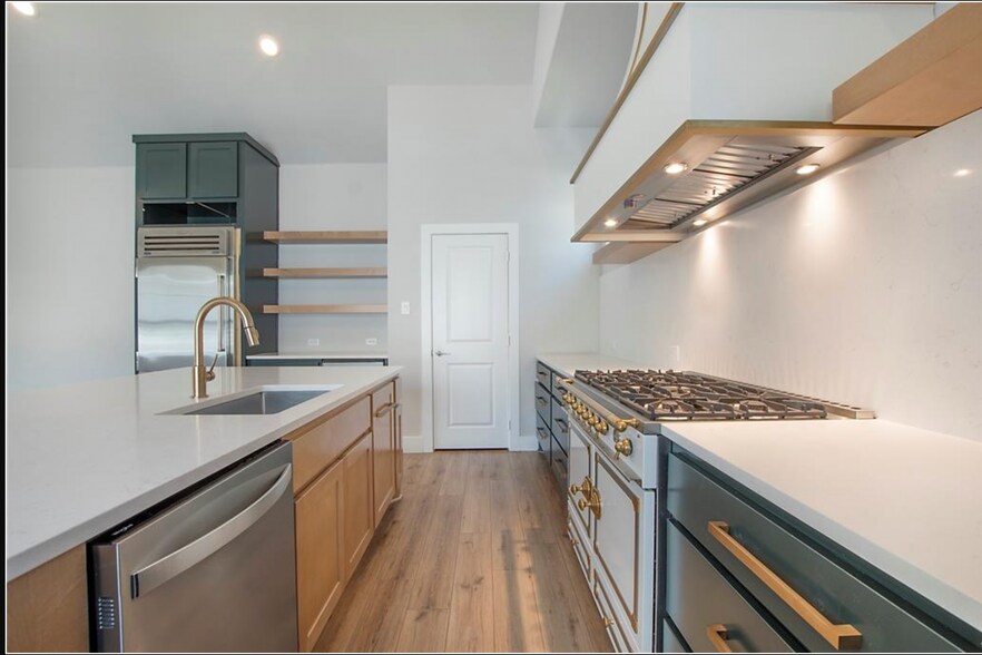 Building Photo - 1005 Cavour Pl