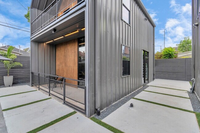 Building Photo - 2703 Blodgett St