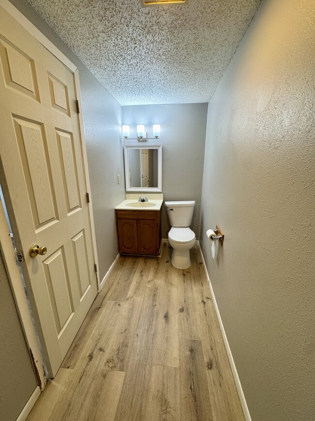 Building Photo - 1341 W 4th St