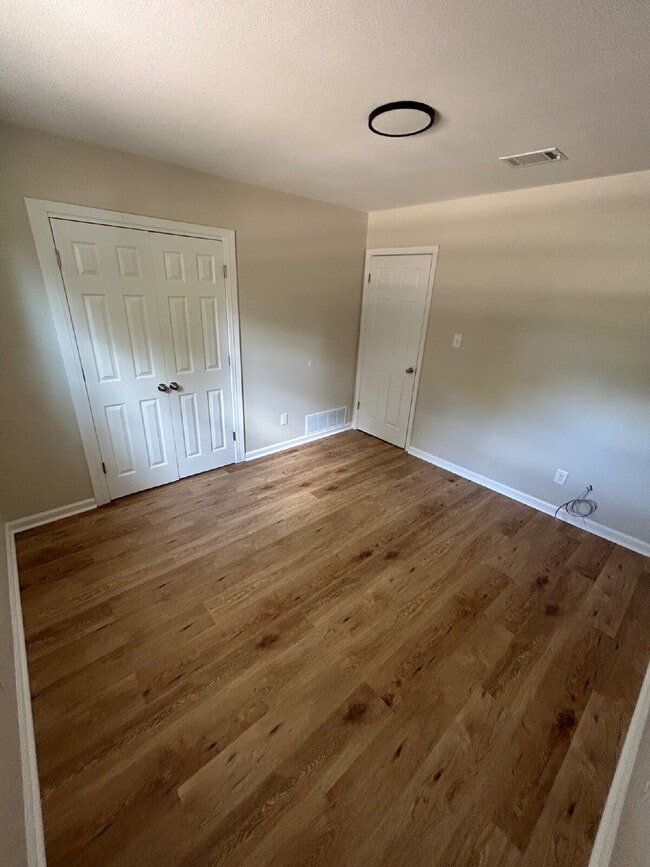 Building Photo - "Charming 4-Bedroom Retreat with Granite T...