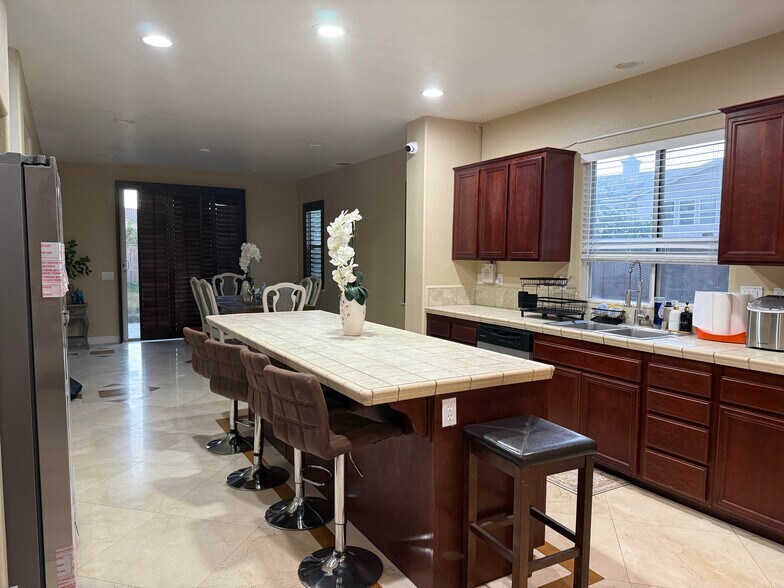 Building Photo - 1411 Scenic Ct