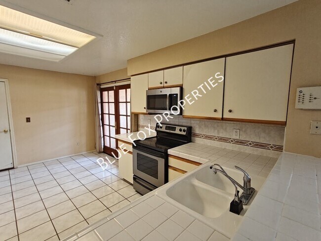 Building Photo - 131 E Horizon Cir