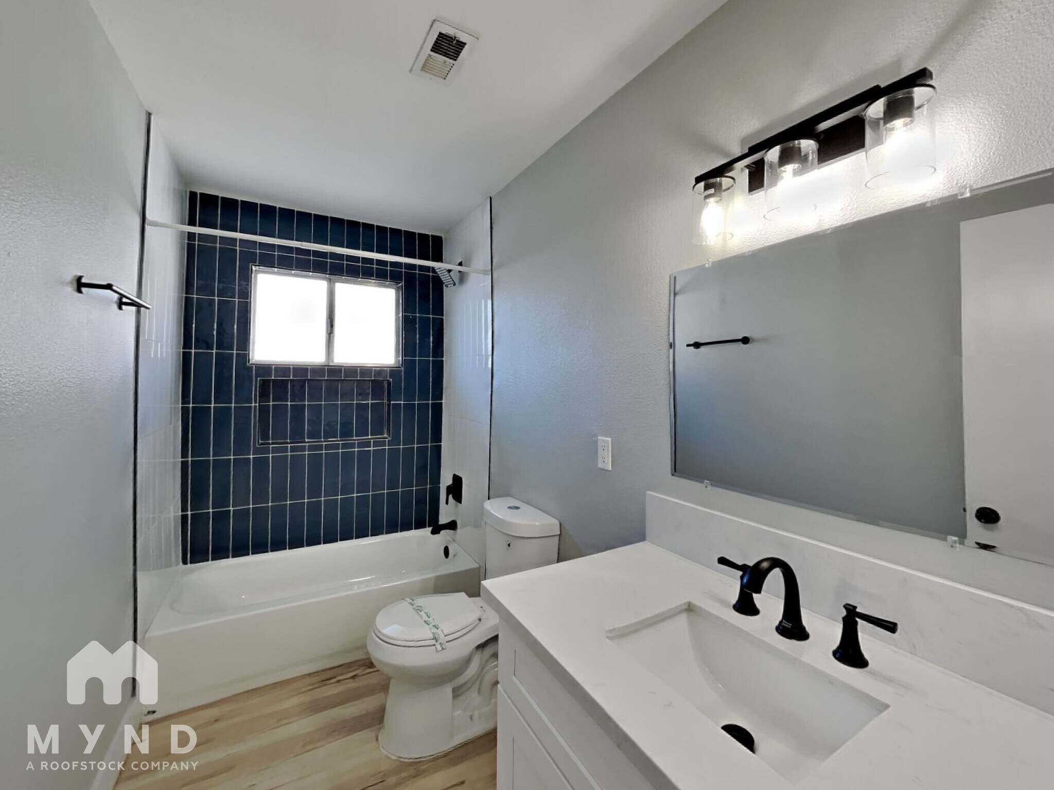 Building Photo - 3112 E Vegas Valley Dr