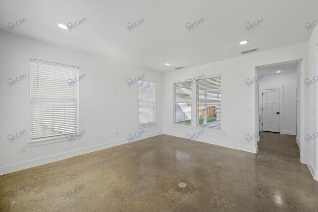 Building Photo - 100 Cardinal Wds