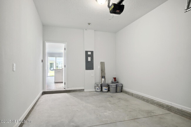 Building Photo - 95 Pinebury Ln