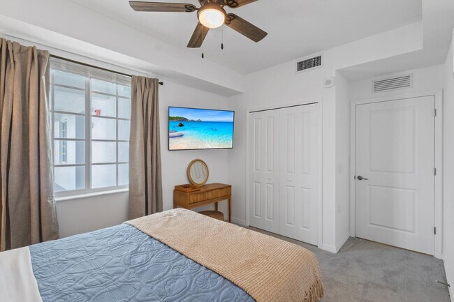 Building Photo - 15375 Grn Acrs Ave