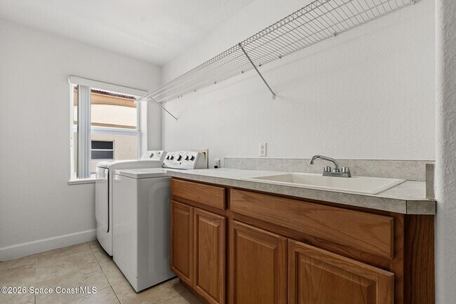 Building Photo - 807 Mystic Dr