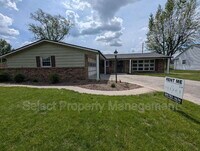 Building Photo - 3211 Jonquil Dr