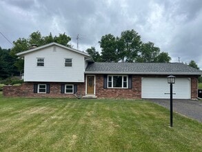 Building Photo - Country Feel