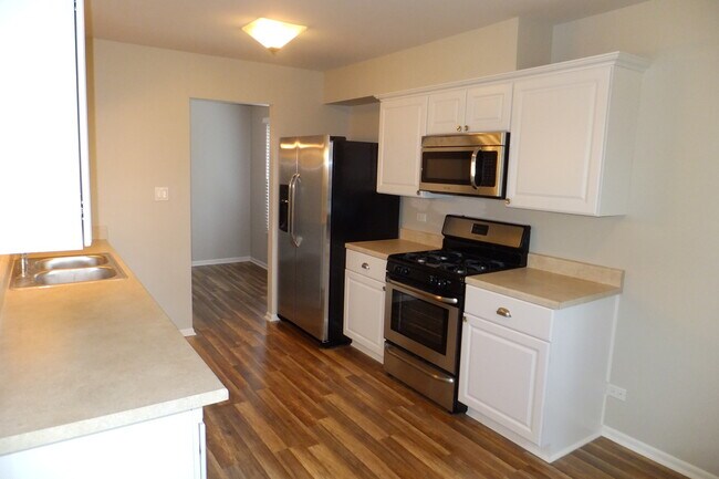 Building Photo - 905 Knottingham Dr