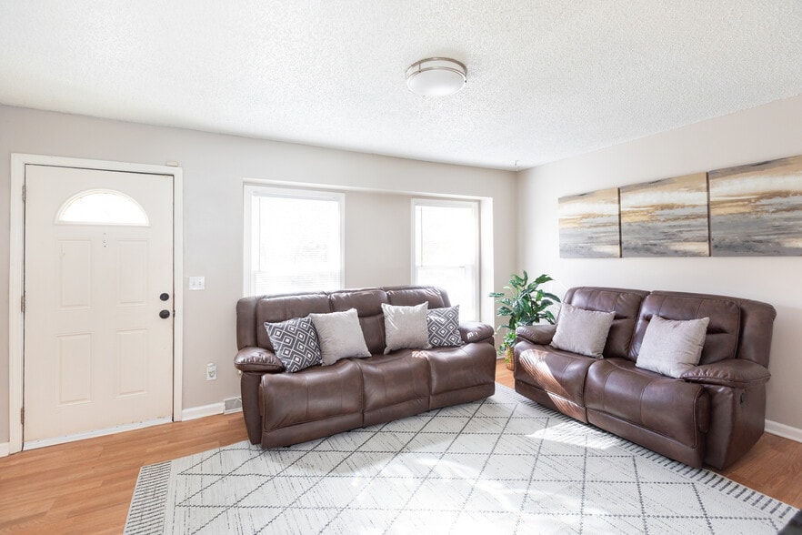 Primary Photo - 6012 Old Coach Rd