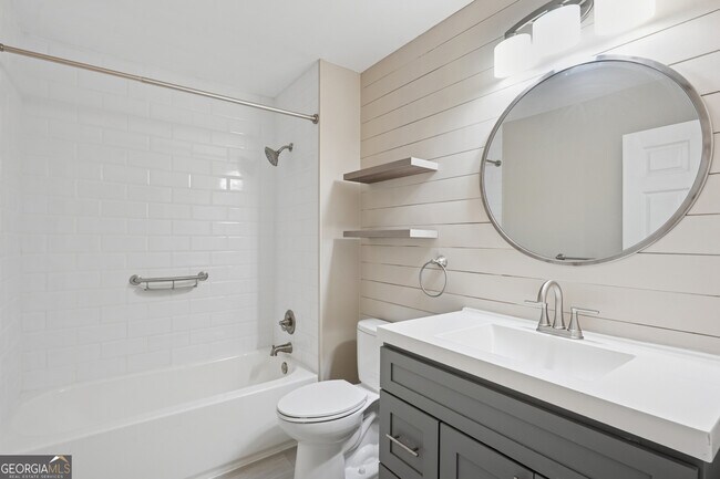 Building Photo - 1335 E Washington Ave