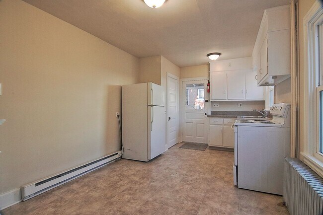 Building Photo - Manatawny Street 264/266