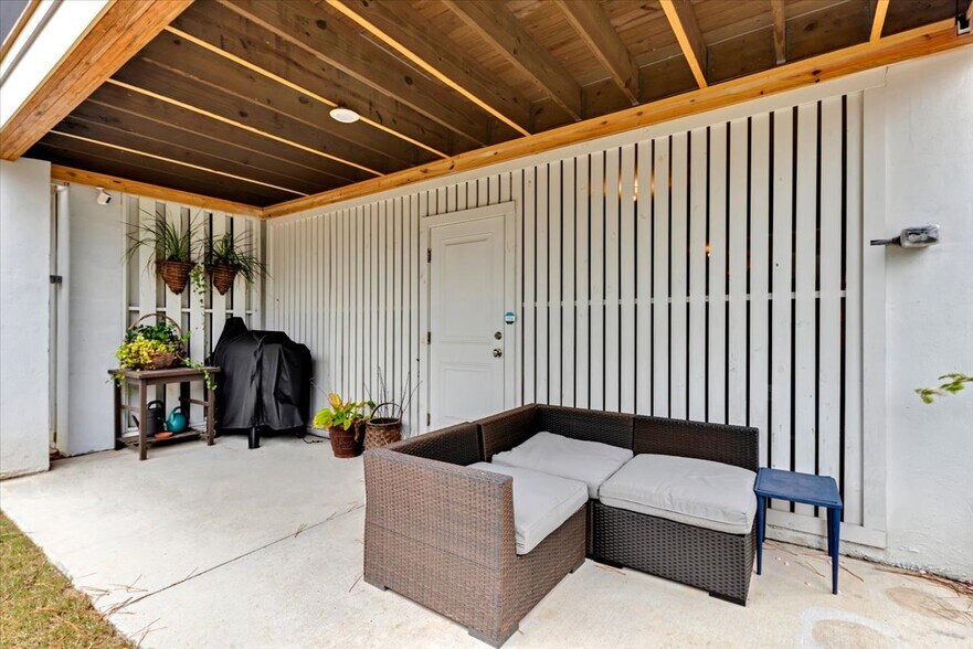 Building Photo - 804 Kings Oak Ct