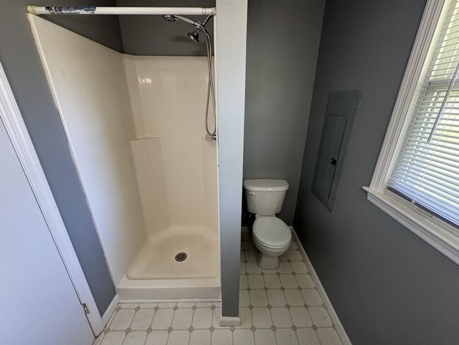 Building Photo - 527 Swanee St