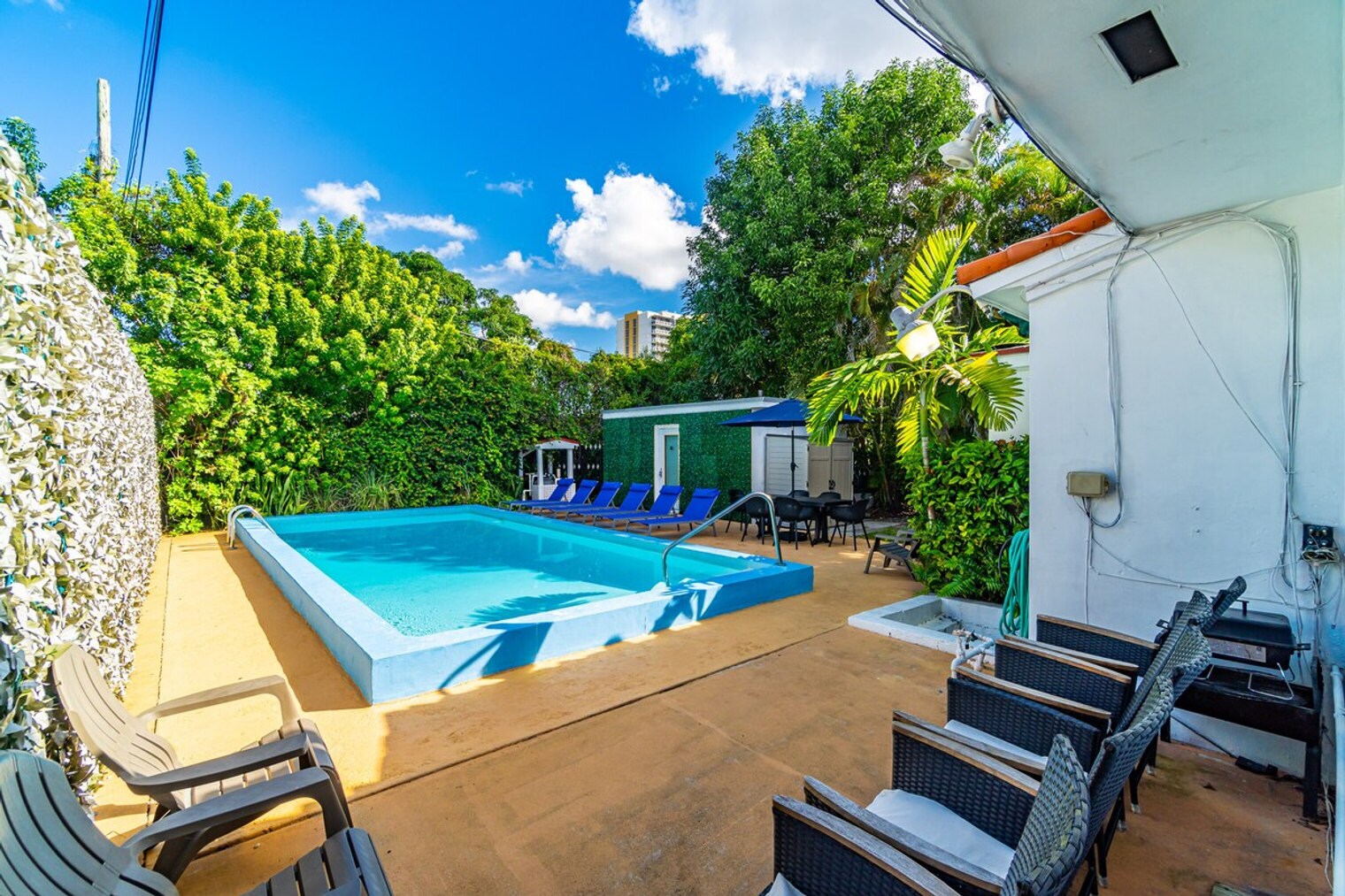 Building Photo - 975-977-977 SW 10th St