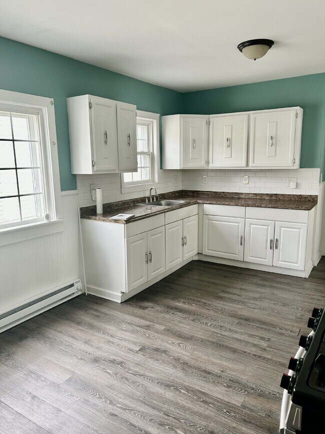 Building Photo - Available Now! Cozy and Modern 4 bed 1 bath unit on Congress Avenue