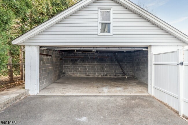 Building Photo - 71 Broad St