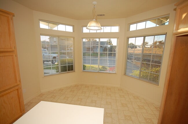 Building Photo - 120 Cottage Pl