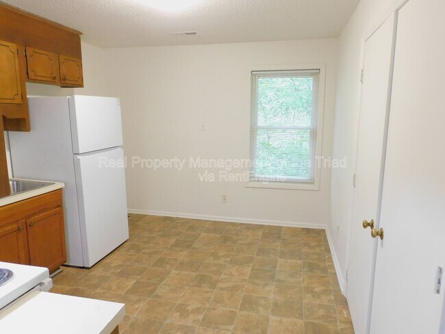 Building Photo - 2574 Green Oaks Ct SE