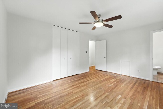 Building Photo - 5011 Roslyn Rd