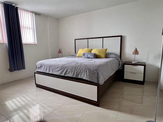 Building Photo - 4250 Galt Ocean Dr