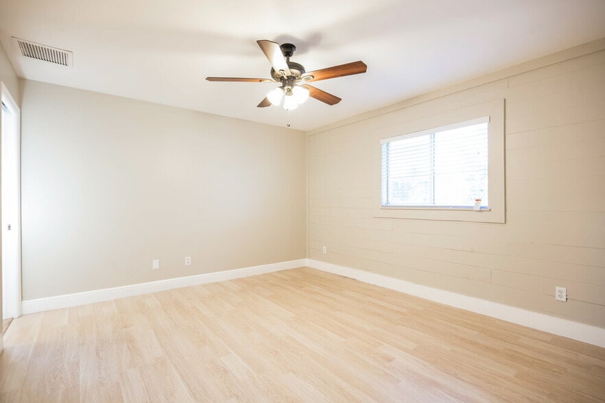 Building Photo - 1729 SW 23rd St