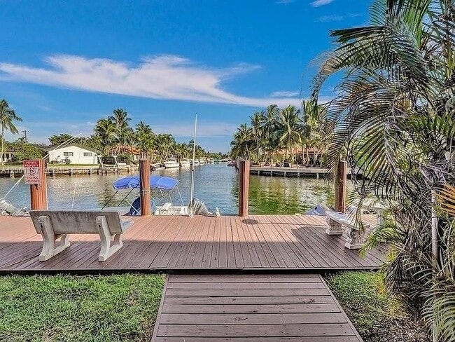 Building Photo - 2430 NE 135th St