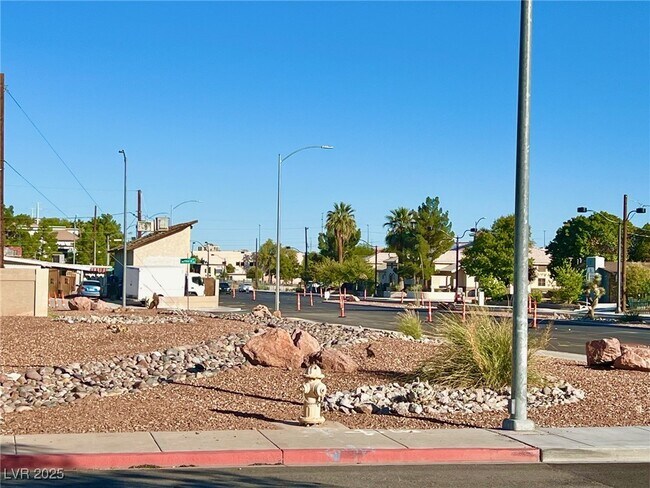 Building Photo - 428 S Beaumont St