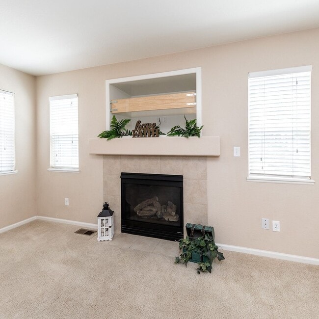 Building Photo - Charming 3 Bed, 2.5 bath in Northgate in D20