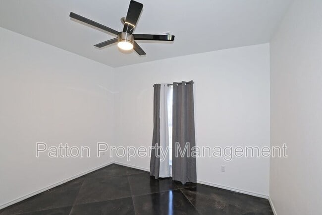 Building Photo - 5000 Ratliff St