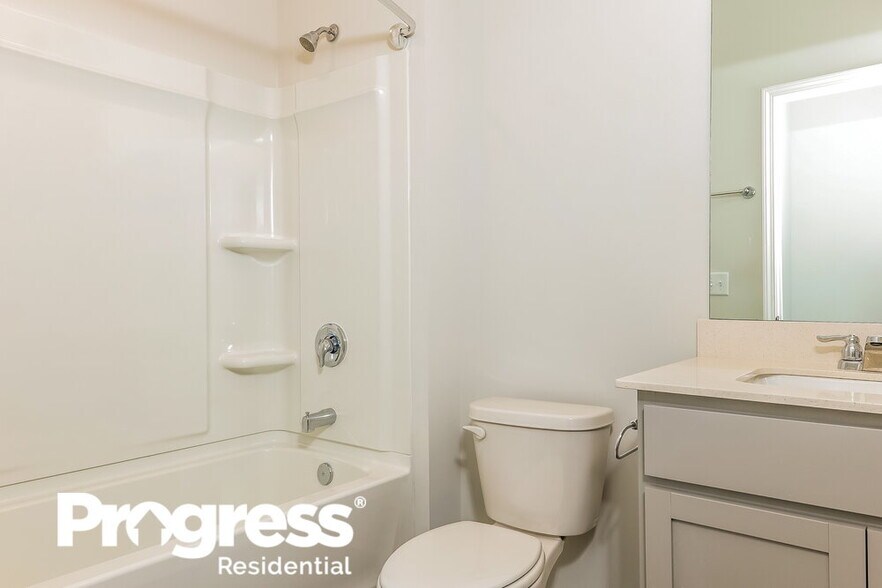 Building Photo - 621 Samuel