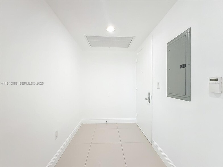 Building Photo - 475 Brickell Ave