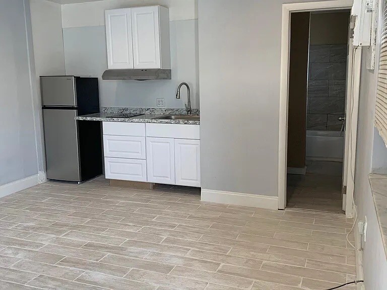 Building Photo - 880 NW 72nd Ter