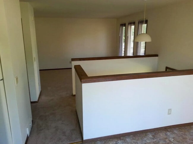 Building Photo - 1301 S Thompson Dr