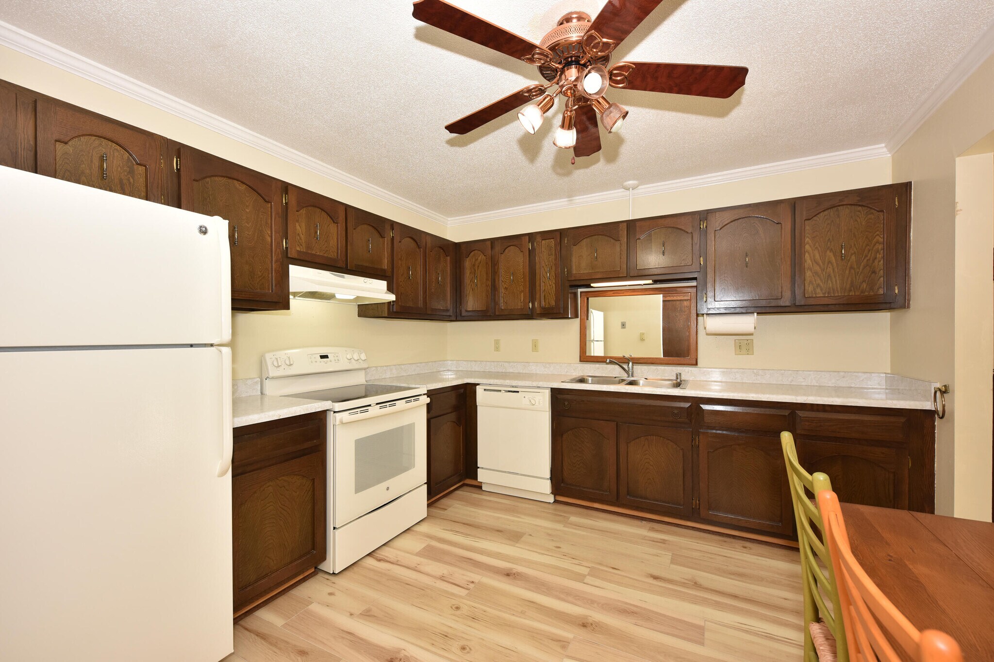 Building Photo - 2076 Chateau Ct
