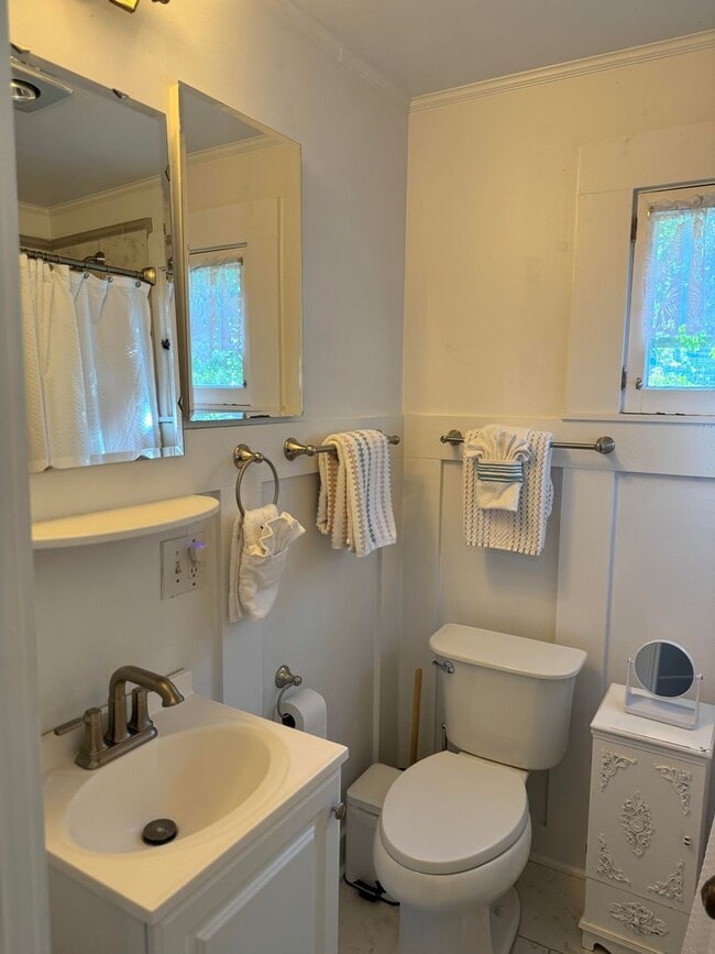 Building Photo - Private 1 bedroom home with pool and hot tub