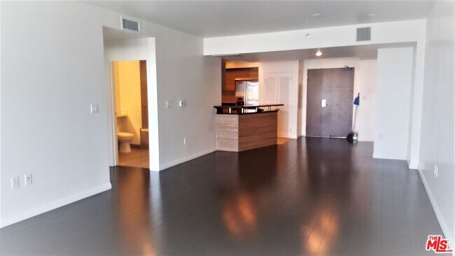 Building Photo - 3785 Wilshire Blvd