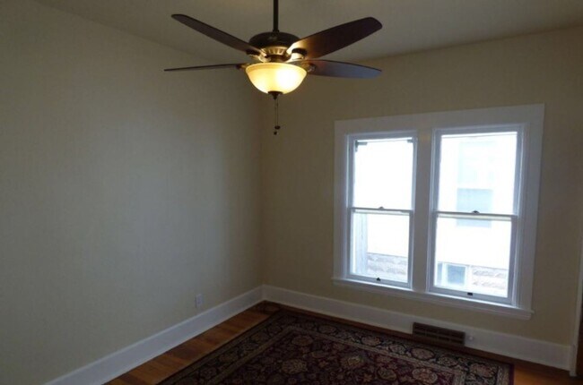 Building Photo - Charming 2 Bedroom Home with Bonus Room, Fenced Yard & Washer/Dryer