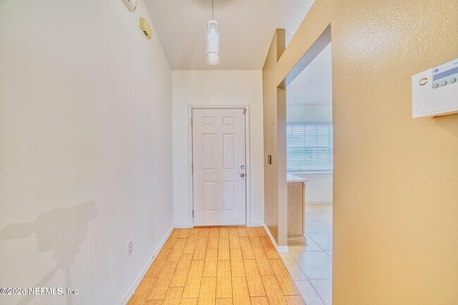 Building Photo - 5628 Loma Vista Dr W