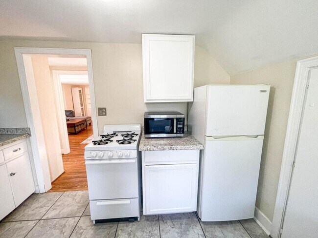 Building Photo - 705 E Seneca St